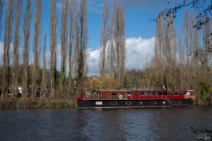 Péniche au bord de l'Oise