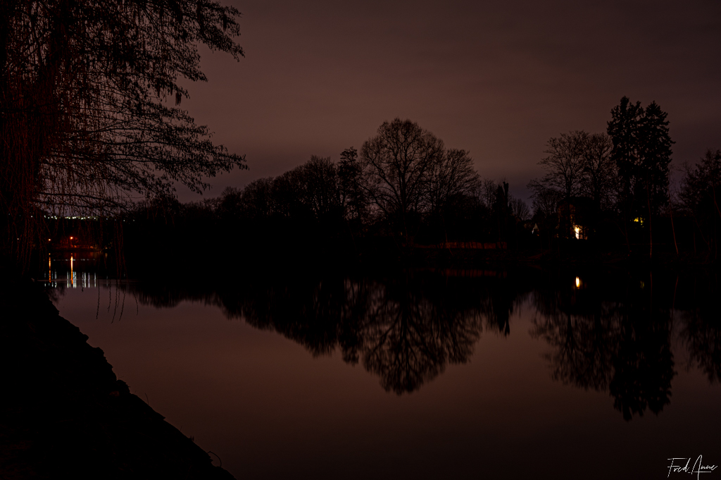 Bord de l'Oise de nuit