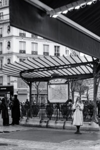 Jeune Fille à Chatelet